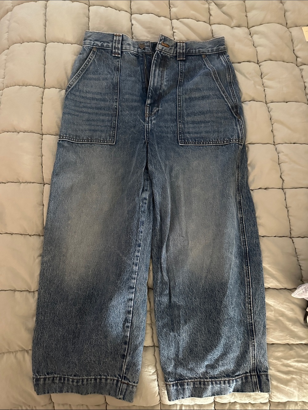 KHAITE Women’s Relaxed Wide-Leg Cropped Blue Denim Jeans